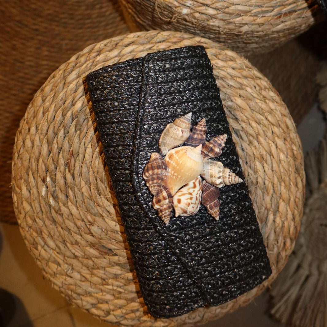Clutch de Palha Negra Sete Mares