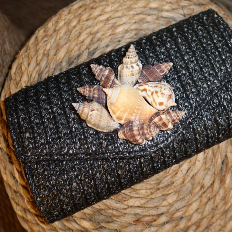 Clutch de Palha Negra Sete Mares